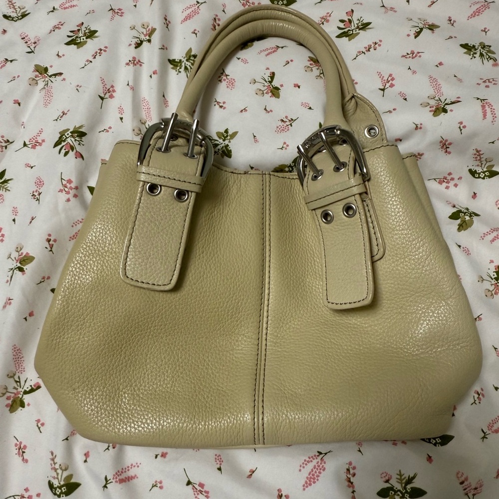 Elegant Cream Leather Handbag